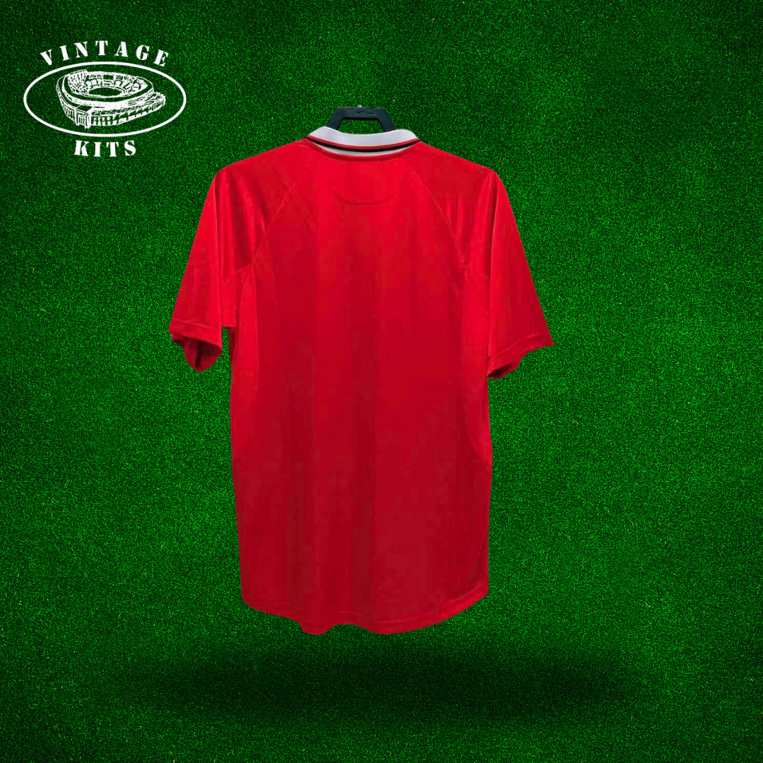Manchester United 99/00 Home Kit