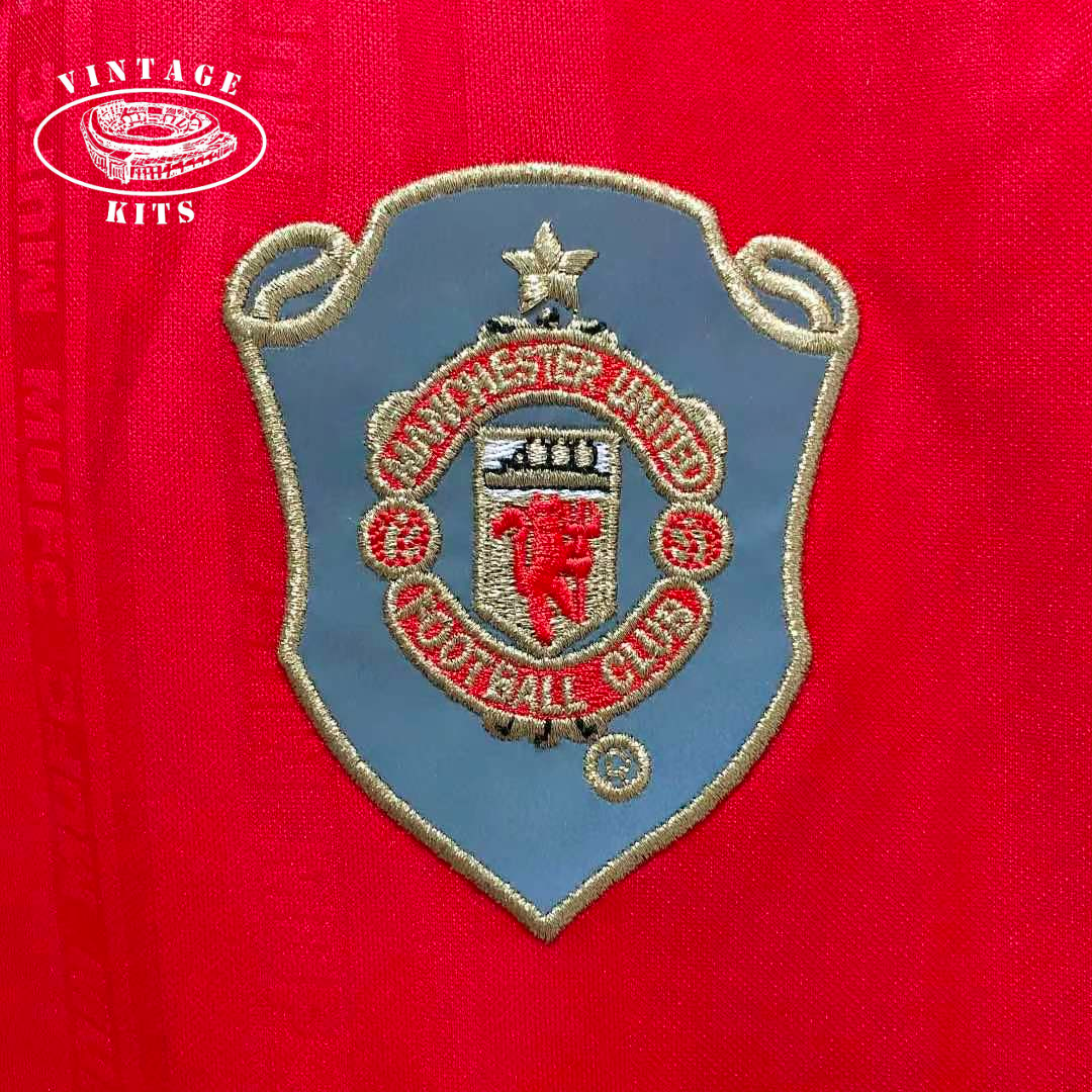 Manchester United 99/00 Home Kit