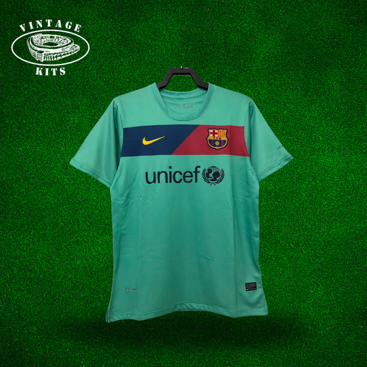 Barcelona 10/11 Away Kit