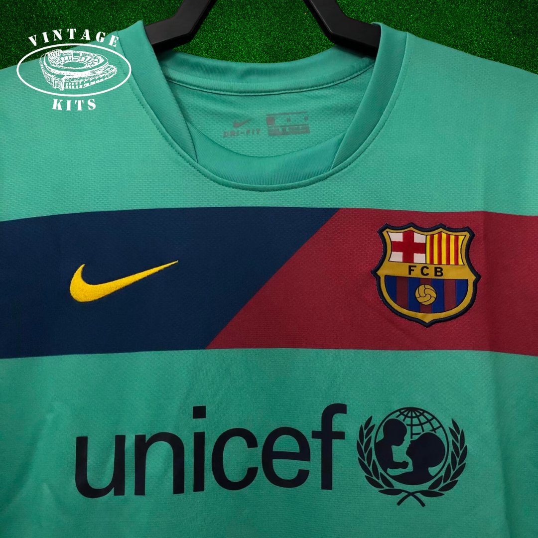 Barcelona 10/11 Away Kit