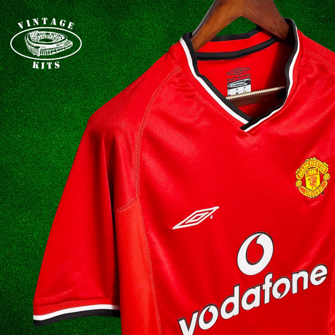 Manchester United 00/01 Home Kit