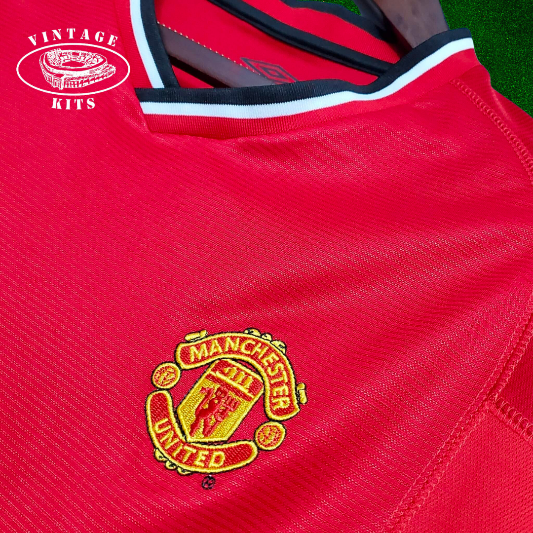 Manchester United 00/01 Home Kit